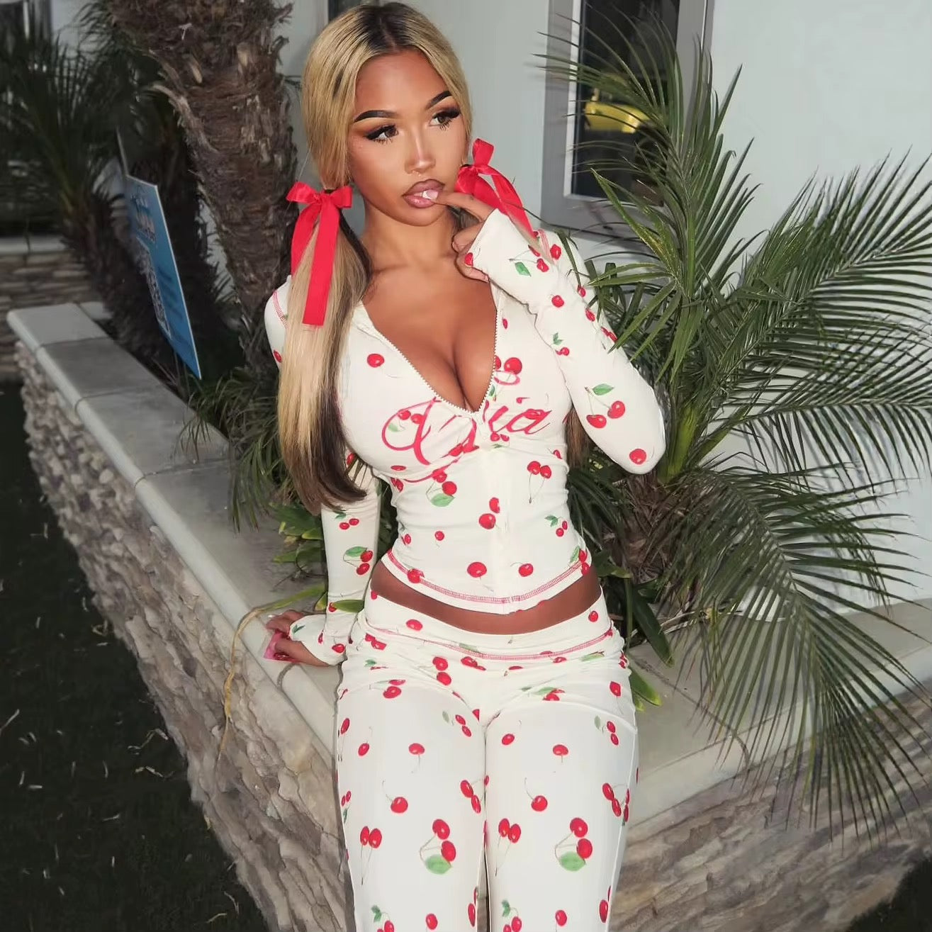 White Gia Cherry Set